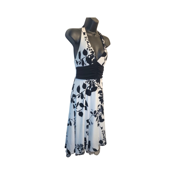 Designer Speechless Med. Black and White Halter Sundress With Tulle Lining - Picture 5 of 10